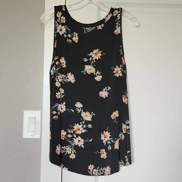 Maurices 24/7 floral tank - Picture 3 of 3